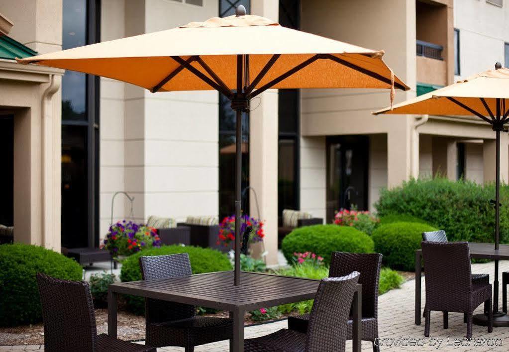 Courtyard Chicago St. Charles Hotel Сейнт Чарлз Екстериор снимка